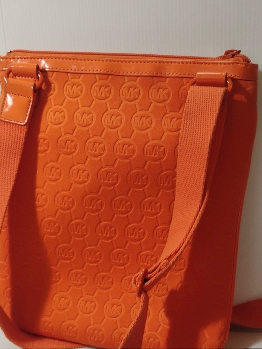 Michael Kors Neoprene Tangerine 🍊 Logo Crossbody Bag EUC $228 - Picture 5 of 11